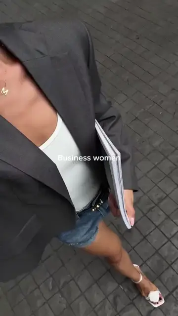 Превью шаблона «Business women»